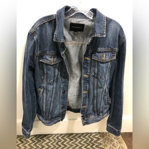 Men’s Small Banana Republic Small Jean Jacket - Medium Wash.